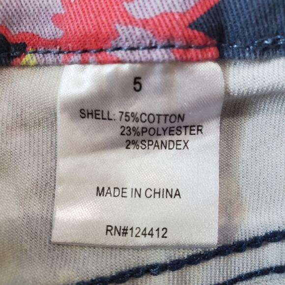 Blue rein size 5 juniors multi colored floral denim shorts - Picture 9 of 13